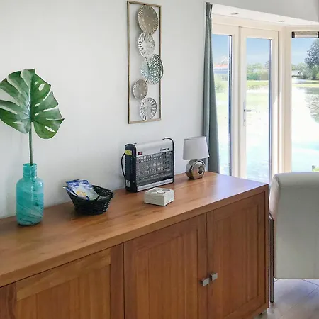 Beautiful Home In Molenschot With Wifi * Molenschot